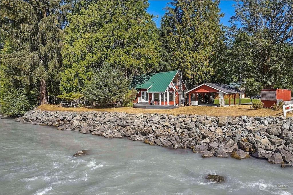 New: Steps From White River Near Mount Rainier National Park Greenwater Buitenkant foto